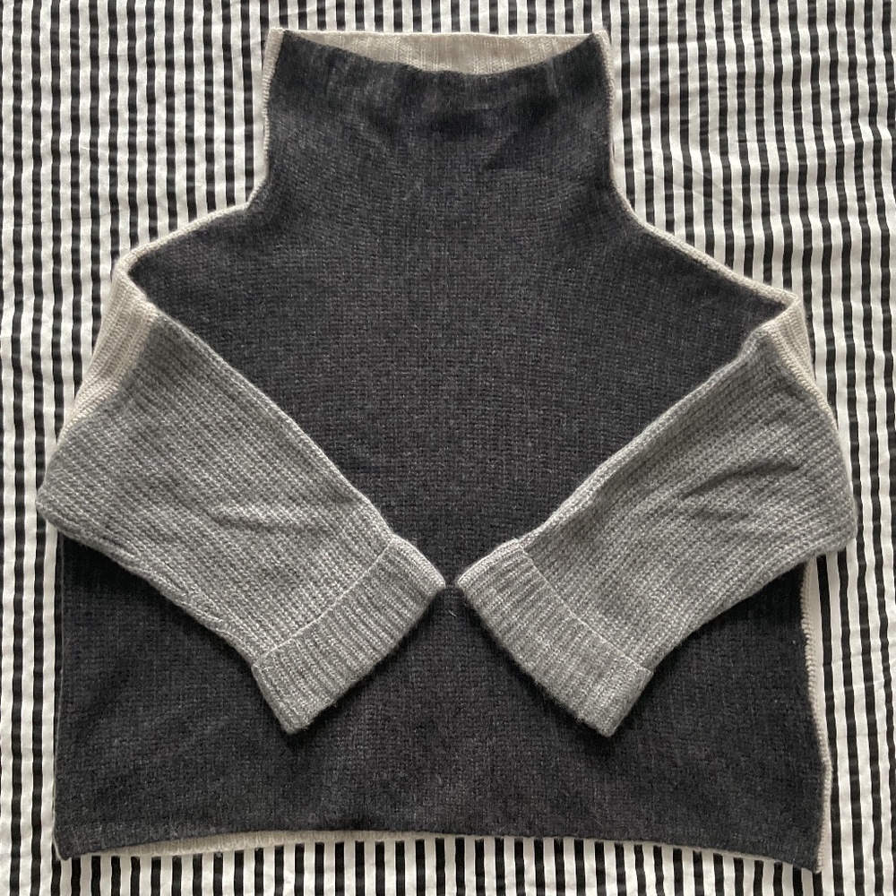 Lord & Taylor oversized cashmere sweater size S (M-L)